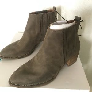 Briar Block Heeled Ankle Bootie | Universal Thread
